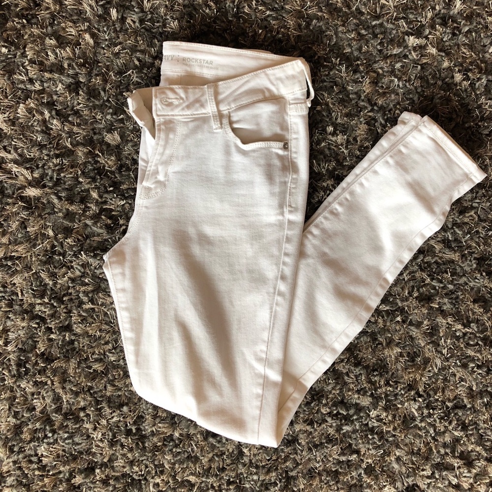 White denim pants
